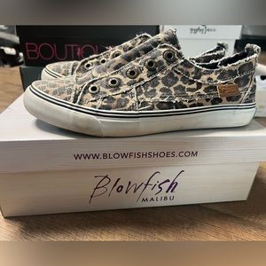 Blowfish Play Kitty Canvas size 8.5